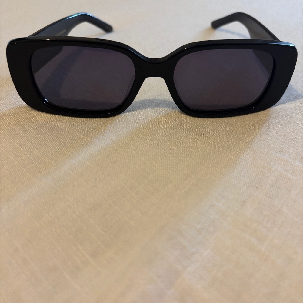 Banbe black sunglasses
